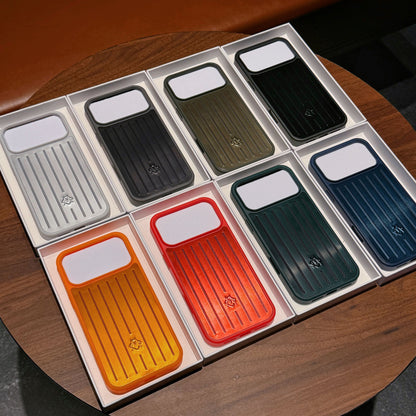 Gerippte Metallic-iPhone-Hülle mit markanter Schutzkante – Originalansicht 8