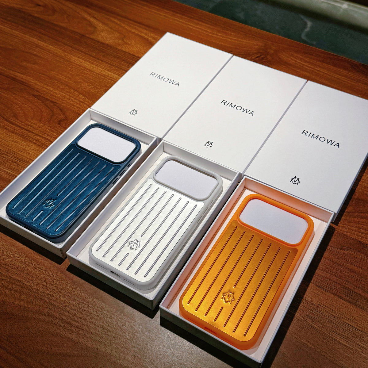 Gerippte Metallic-iPhone-Hülle mit markanter Schutzkante – Originalansicht 9
