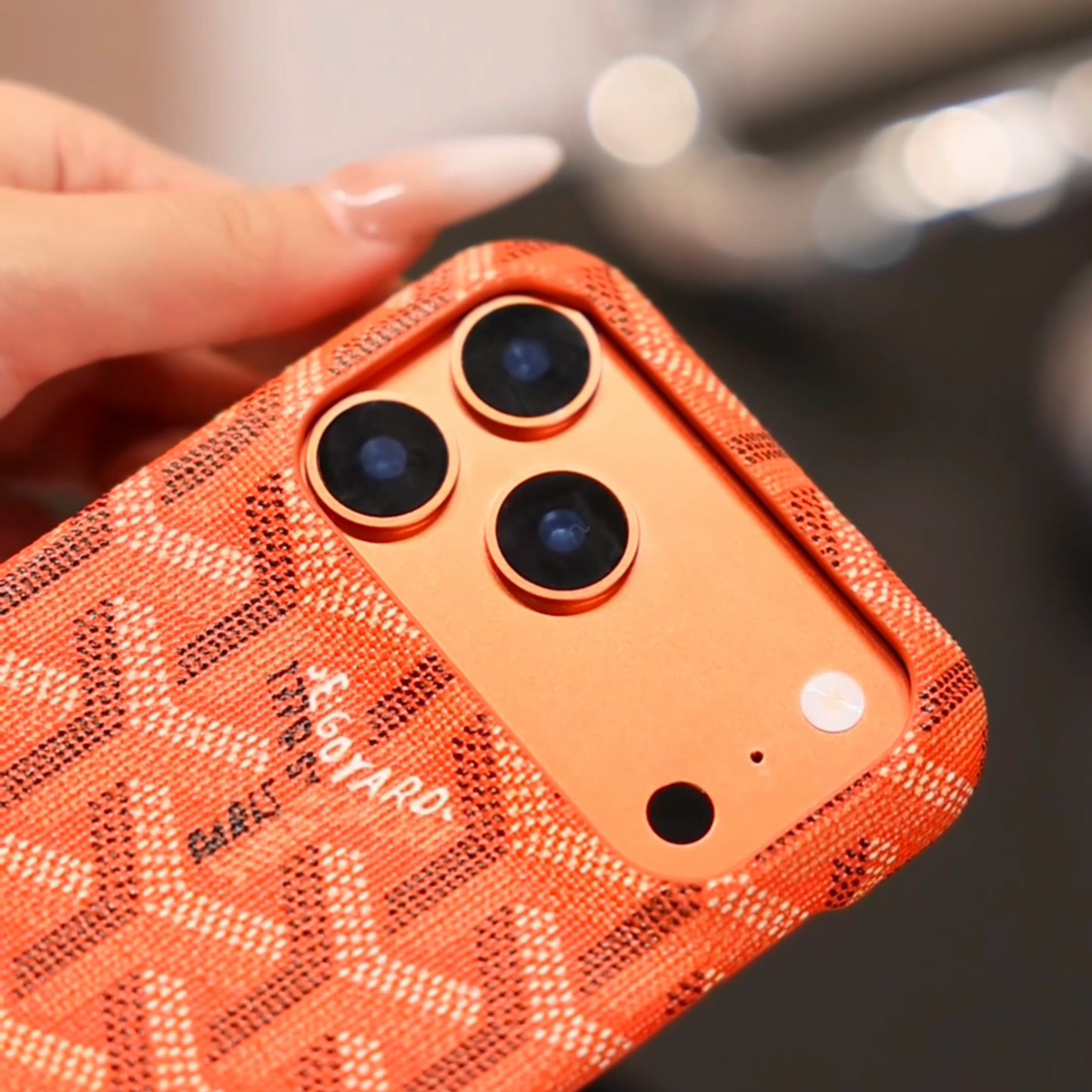 Strukturierte iPhone-Hülle in leuchtendem Orange – Originalansicht 11