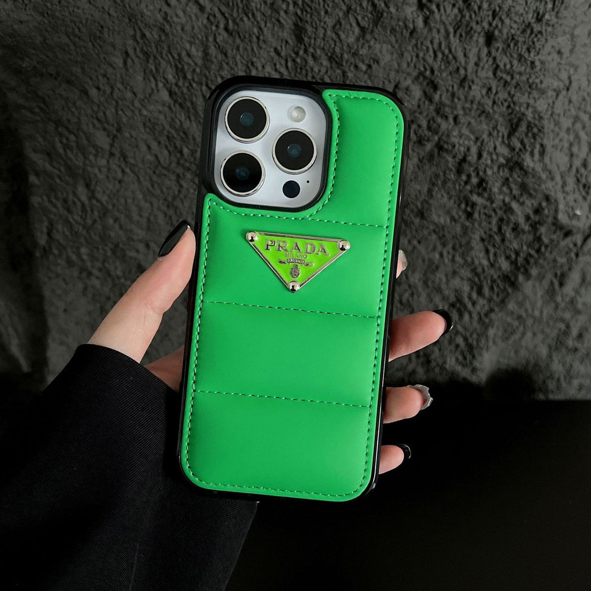 Gesteppte iPhone-Hülle mit elegantem Rautenmuster – Originalansicht 10