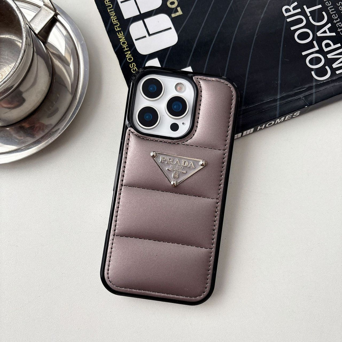 Gesteppte iPhone-Hülle mit elegantem Rautenmuster – Originalansicht 11