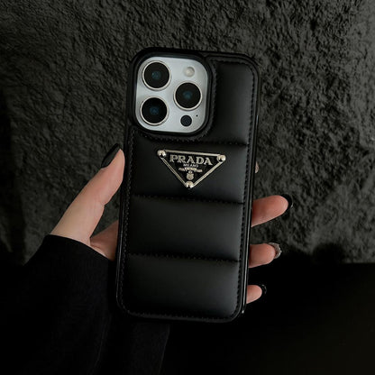 Gesteppte iPhone-Hülle mit elegantem Rautenmuster – Originalansicht 8
