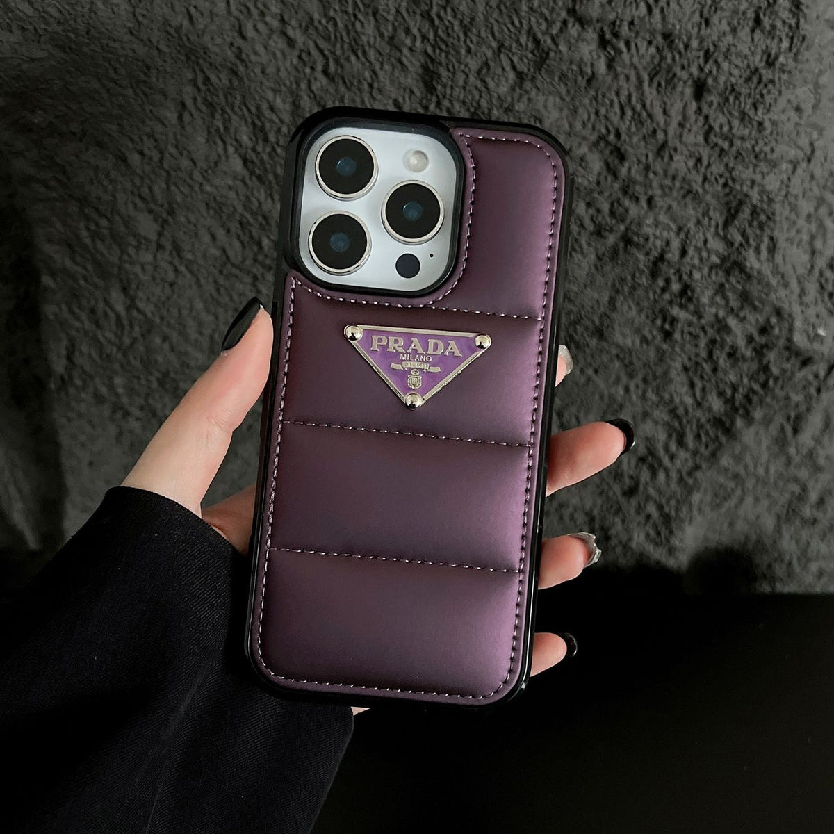 Gesteppte iPhone-Hülle mit elegantem Rautenmuster – Originalansicht 9