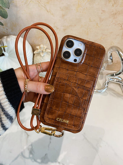 Braune iPhone-Hülle in Alligatoroptik mit Kartenfach – Originalansicht 13