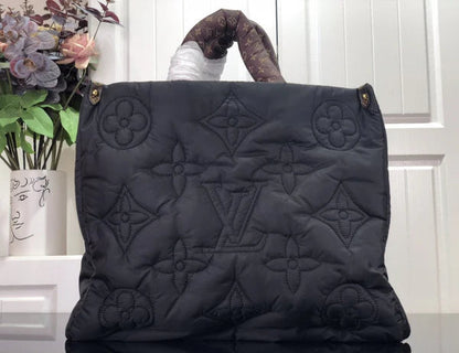 Luxus Tasche ONTHEGO MM Originalfoto 1