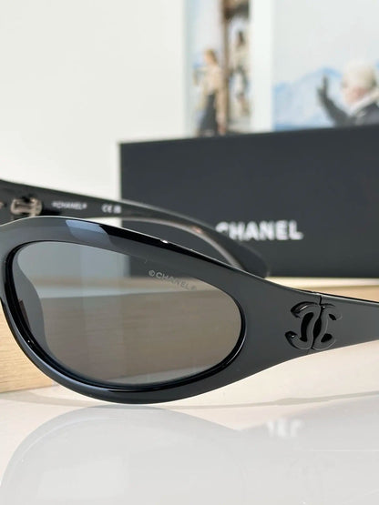 Schmale Retro-Sonnenbrille in Schwarz – Originalansicht