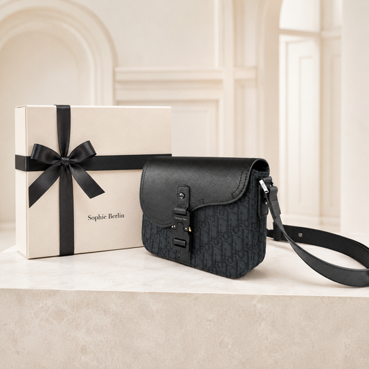 Klassische minimalistische Leder-Crossbody-Tasche – Luxusansicht
