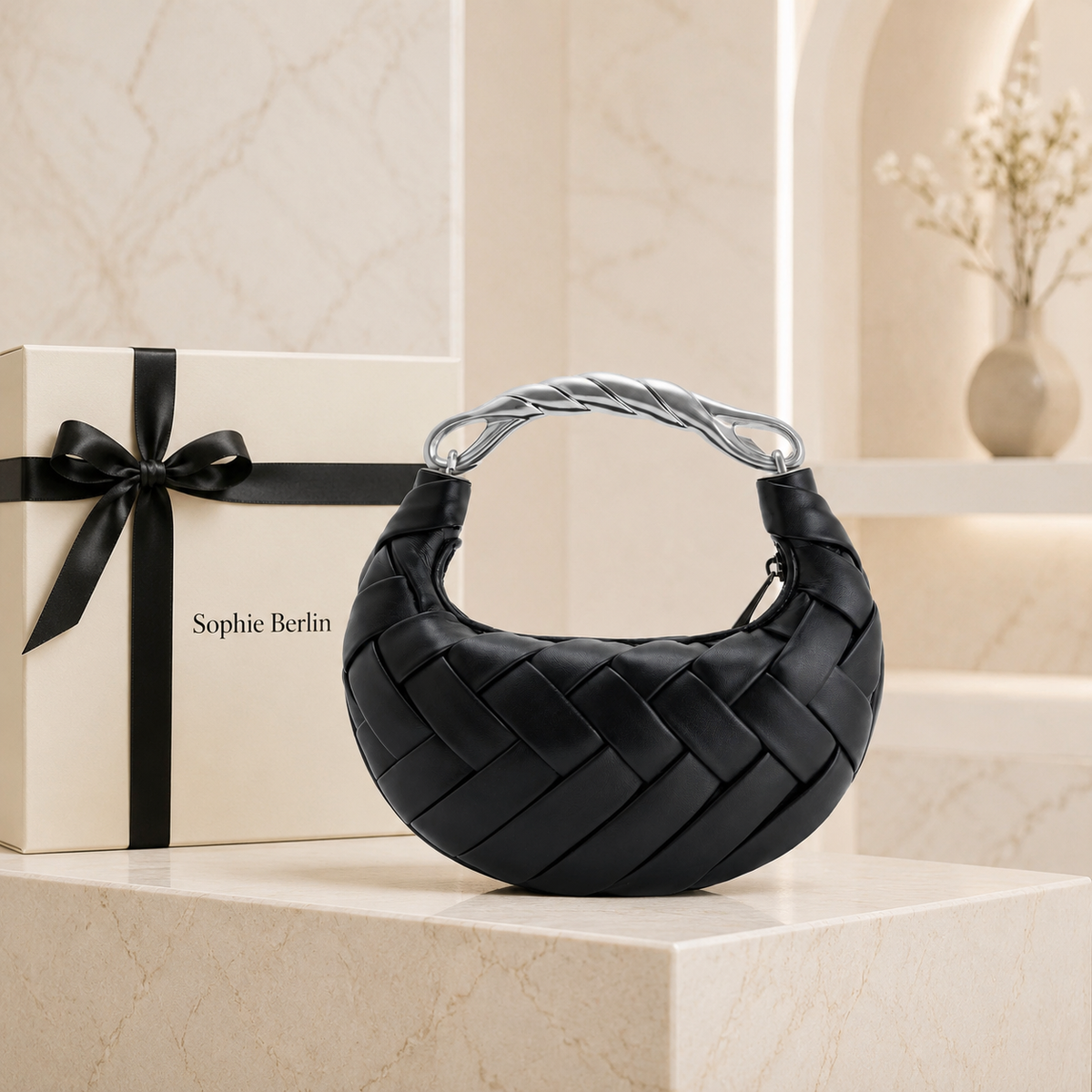 Orla Flecht-Handtasche Schwarz – Luxusansicht