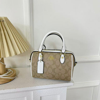 Klassische stilvolle Handtasche – Foto 11