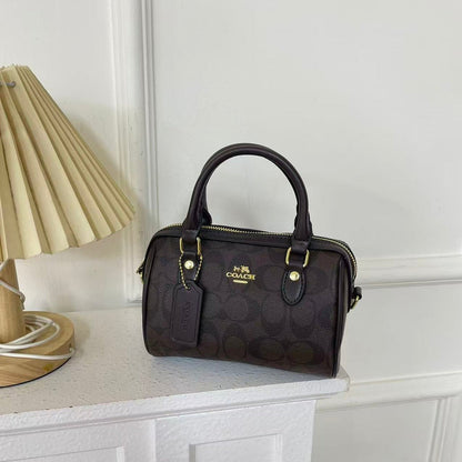 Klassische stilvolle Handtasche – Foto 13