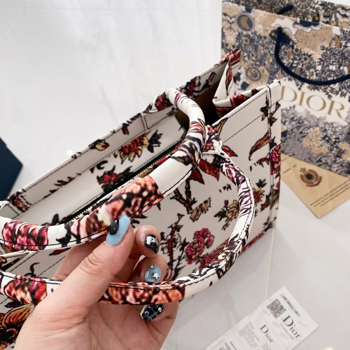 Elegante florale Leder-Handtasche