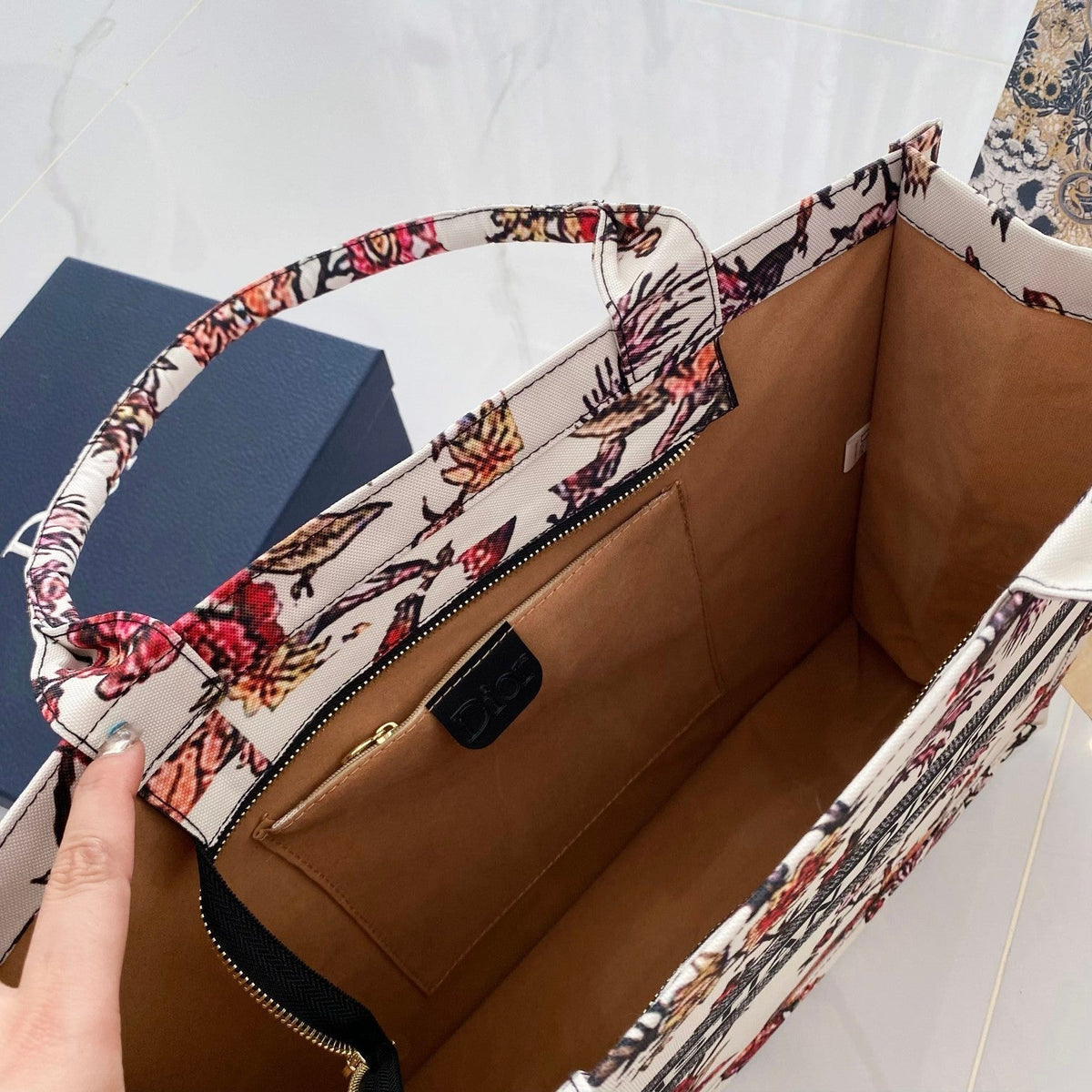 Elegante florale Leder-Handtasche