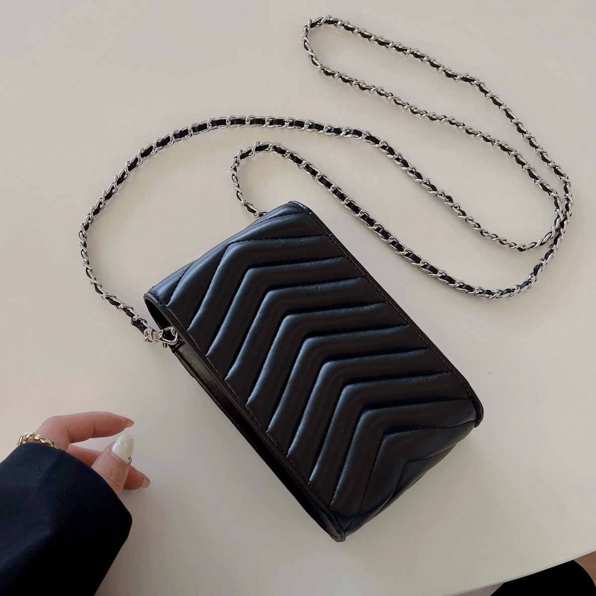 Leder-Handytasche mit Crossbody-Riemen 02