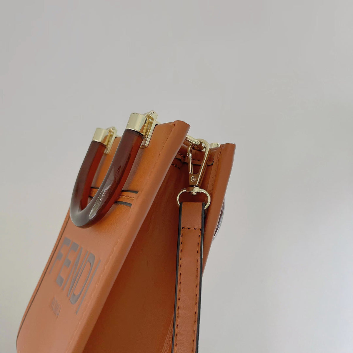 Klassische Tote Bag mit Crossbody-Riemen 02