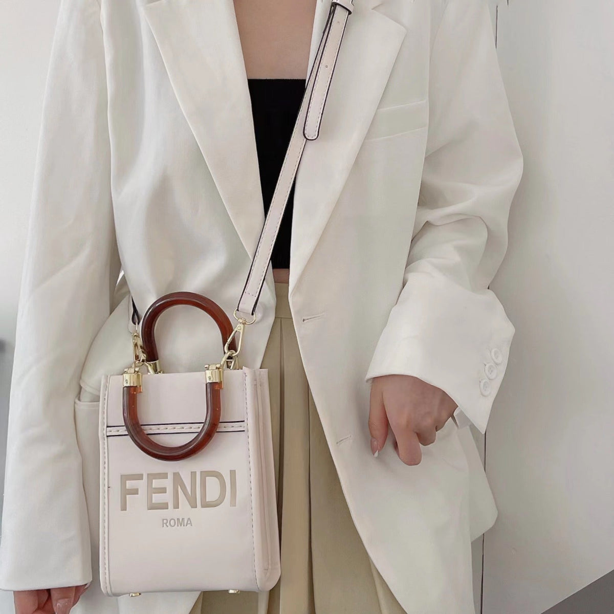Klassische Tote Bag mit Crossbody-Riemen 02