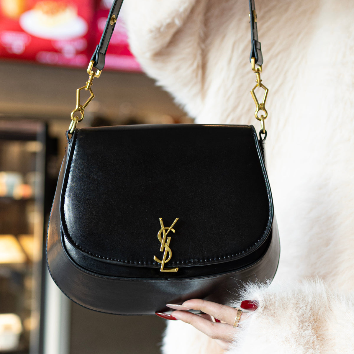 Noir & Gold Kettentasche