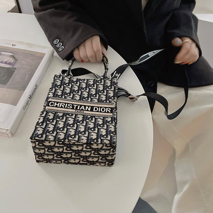 Klassische Tote Bag mit Crossbody-Riemen 03