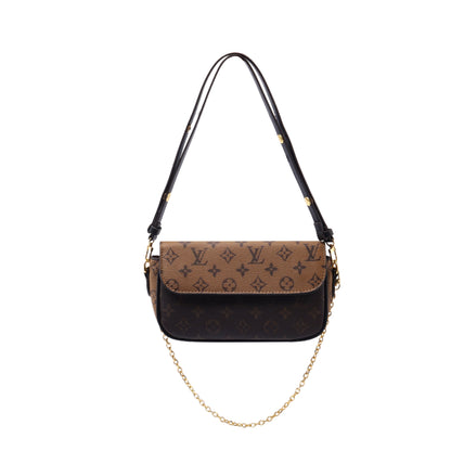 Klassische Monogramm-Schultertasche mit Goldkette