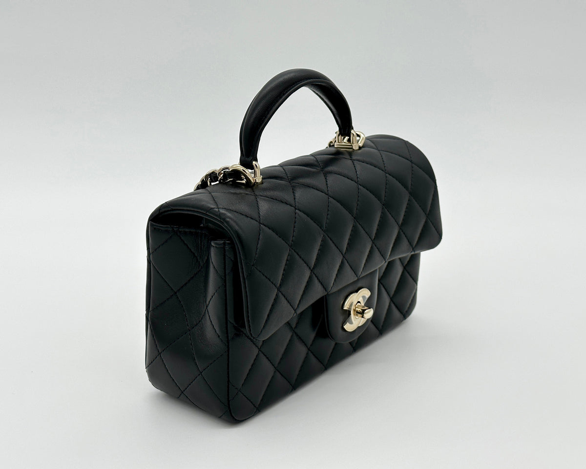 Mini Flap Bag mit Henkel
