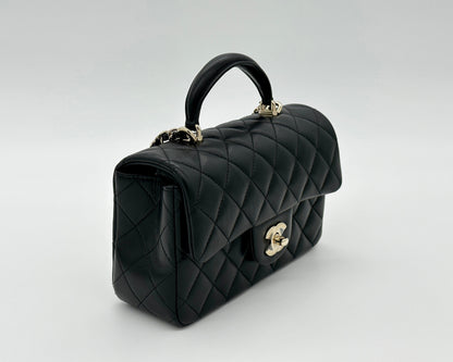Mini Flap Bag mit Henkel