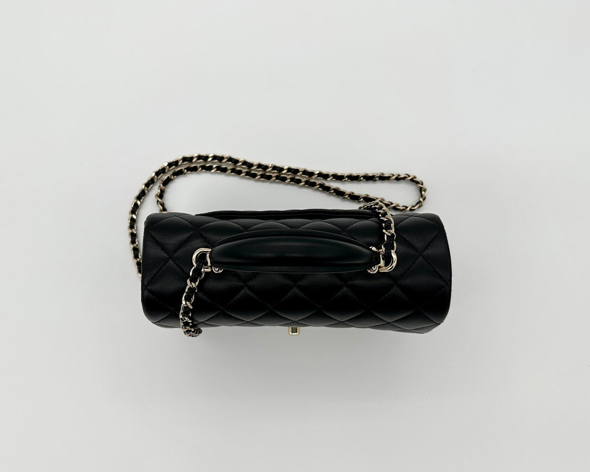 Mini Flap Bag mit Henkel