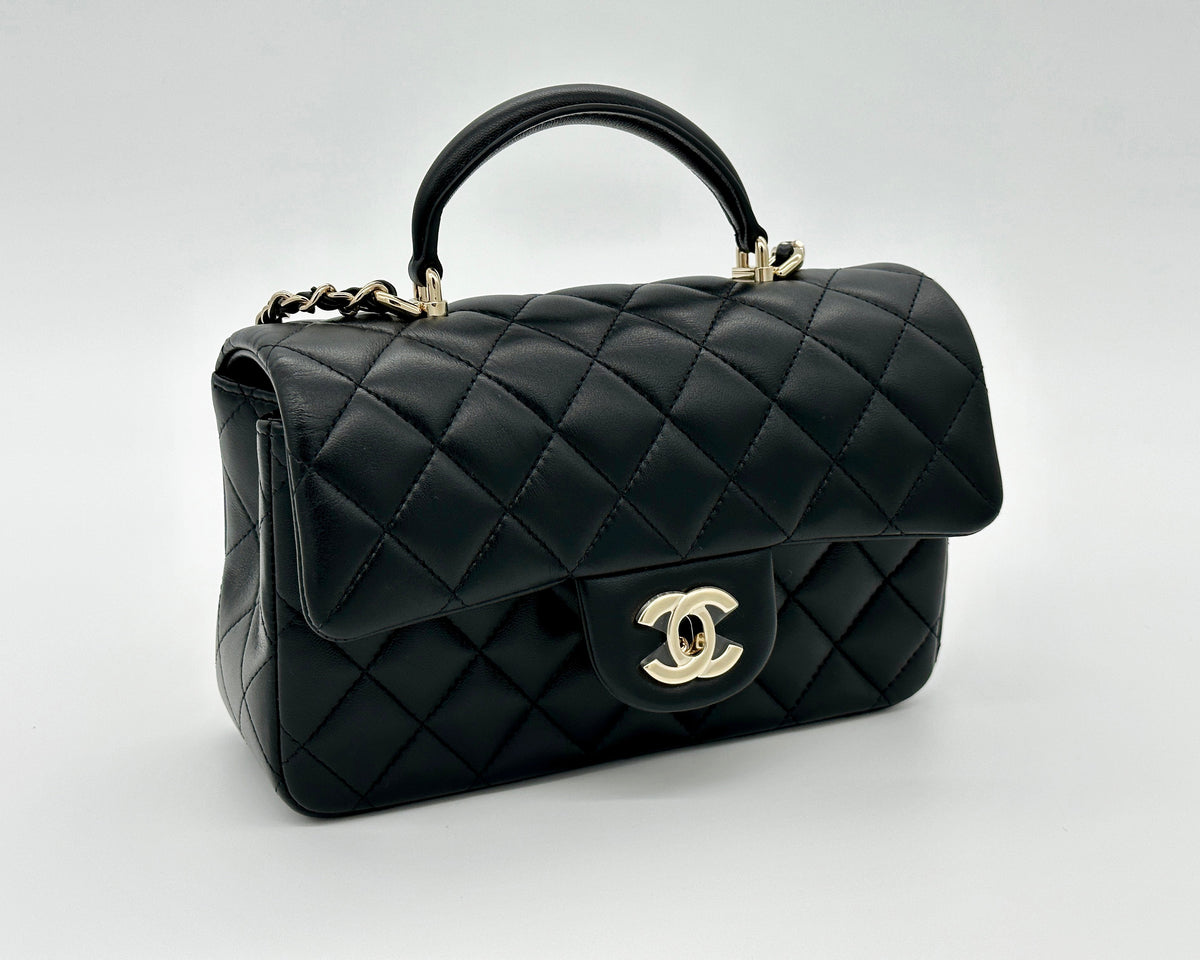 Mini Flap Bag mit Henkel