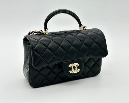 Mini Flap Bag mit Henkel