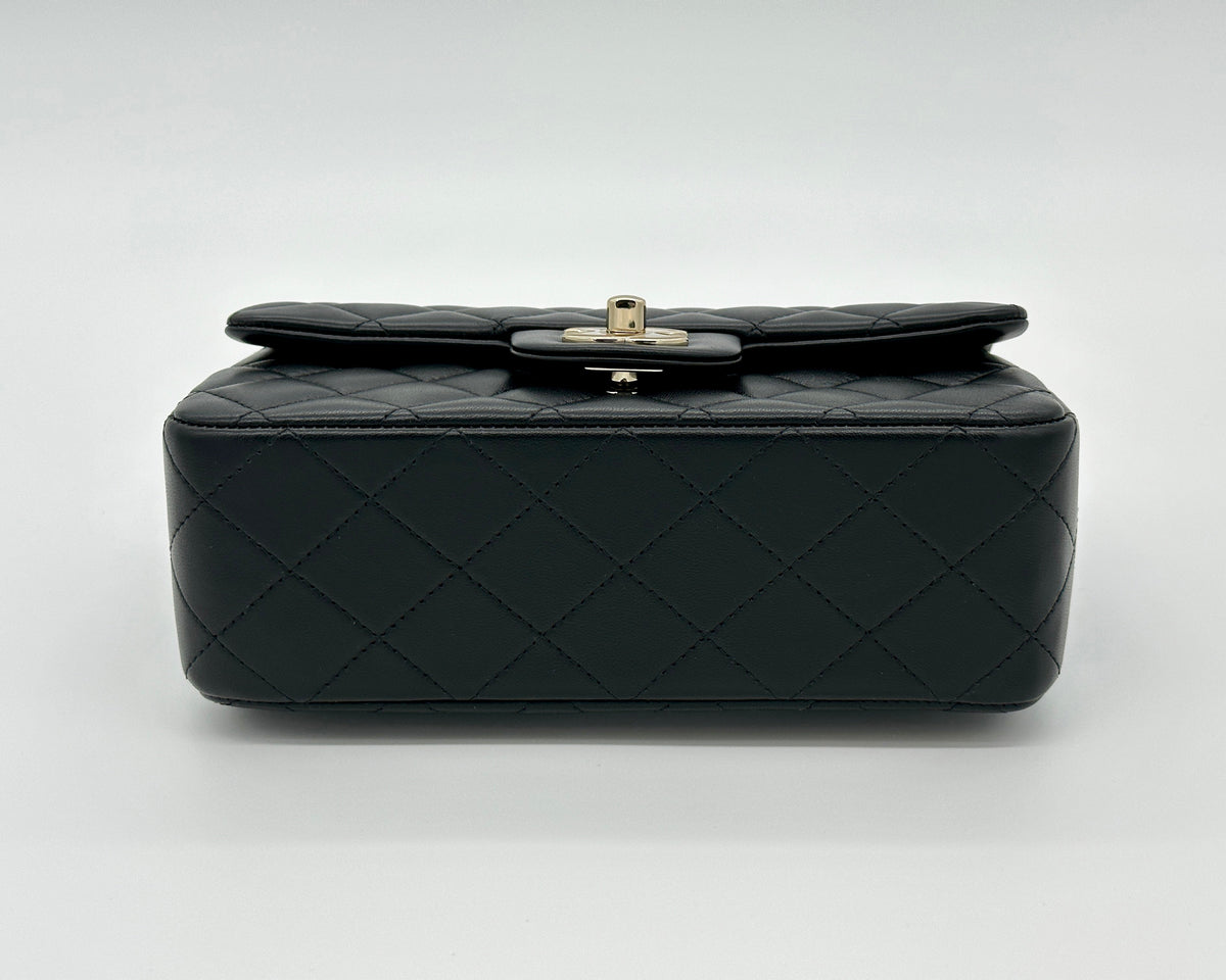 Mini Flap Bag mit Henkel