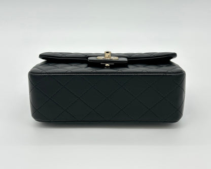 Mini Flap Bag mit Henkel