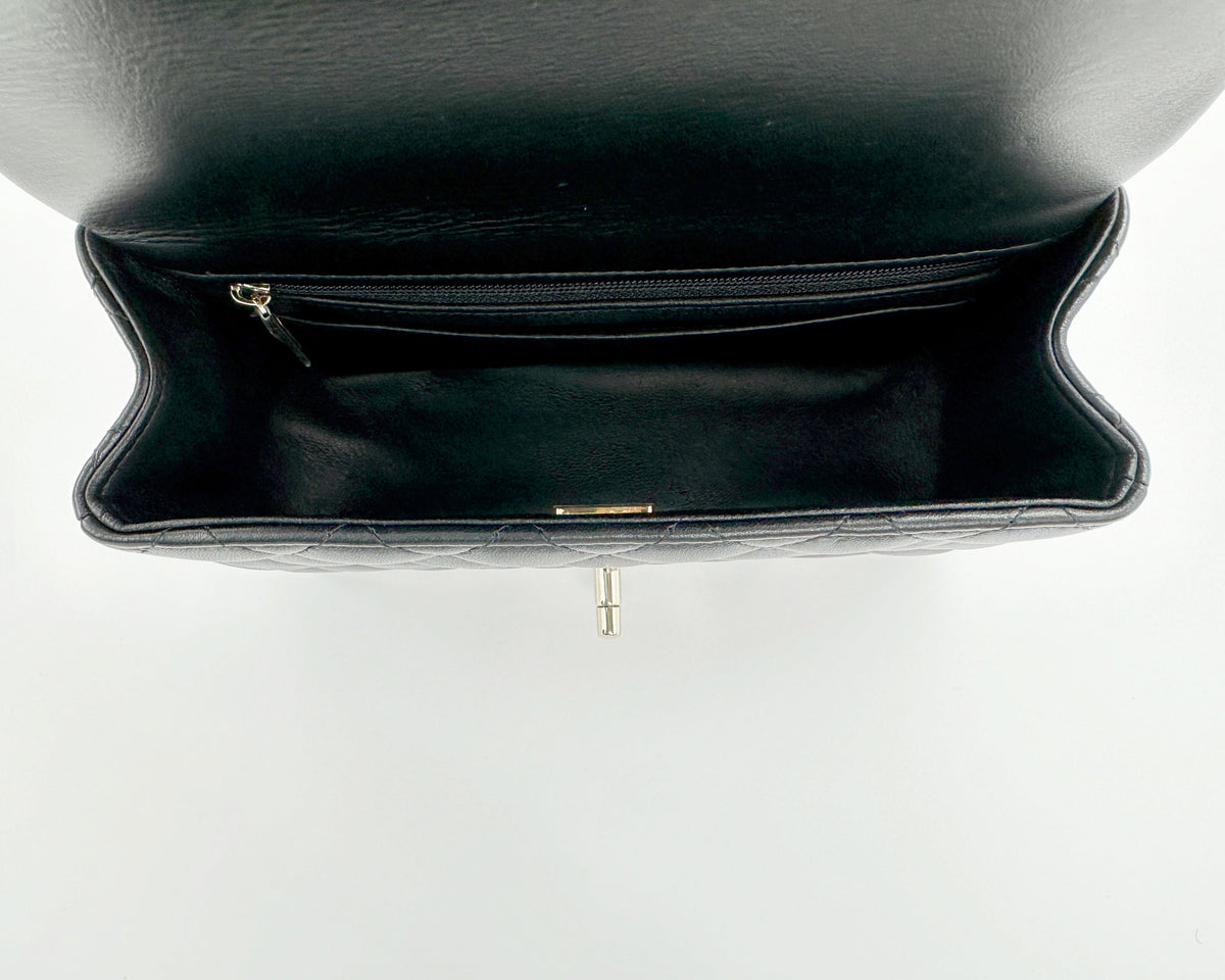 Mini Flap Bag mit Henkel