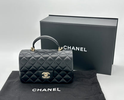 Mini Flap Bag mit Henkel