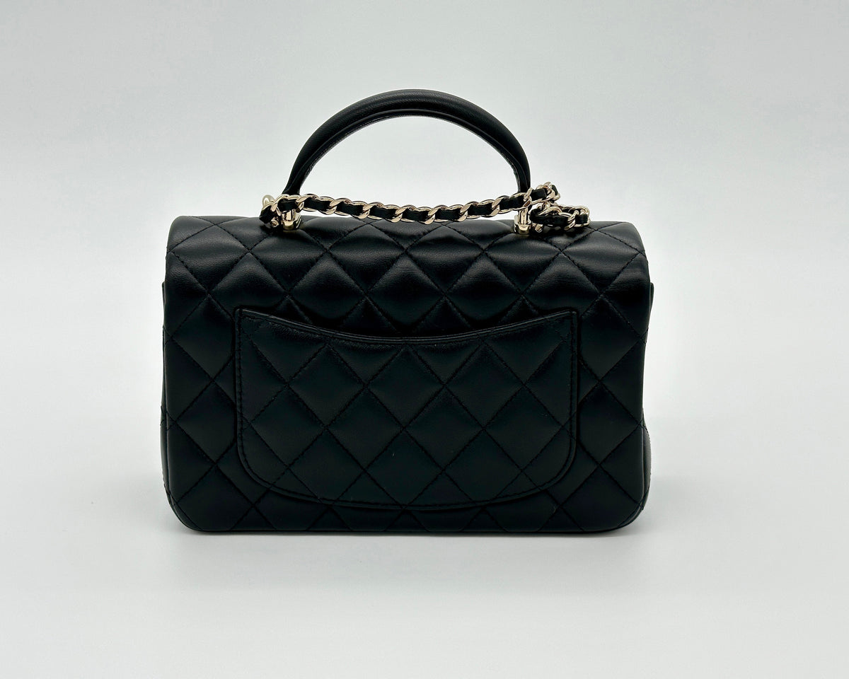 Mini Flap Bag mit Henkel
