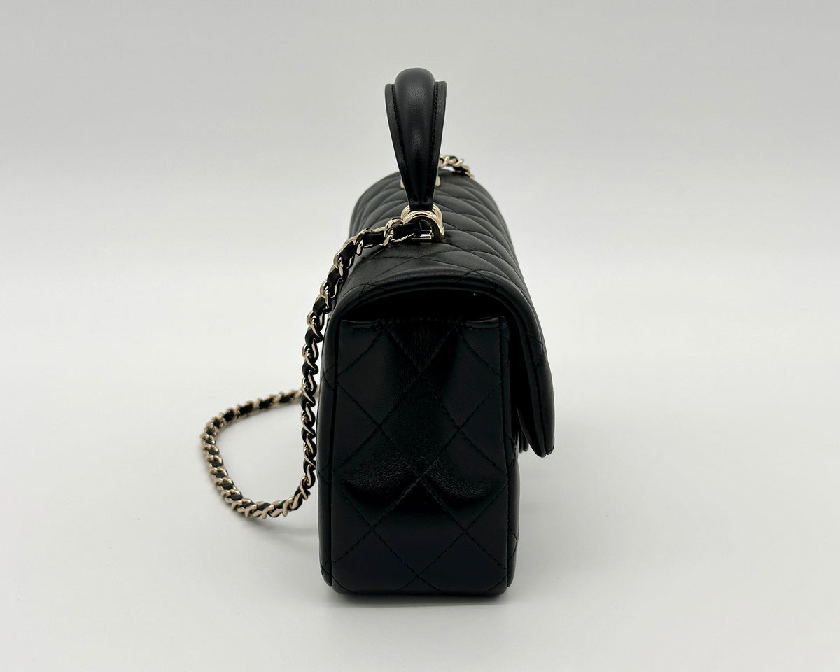Mini Flap Bag mit Henkel