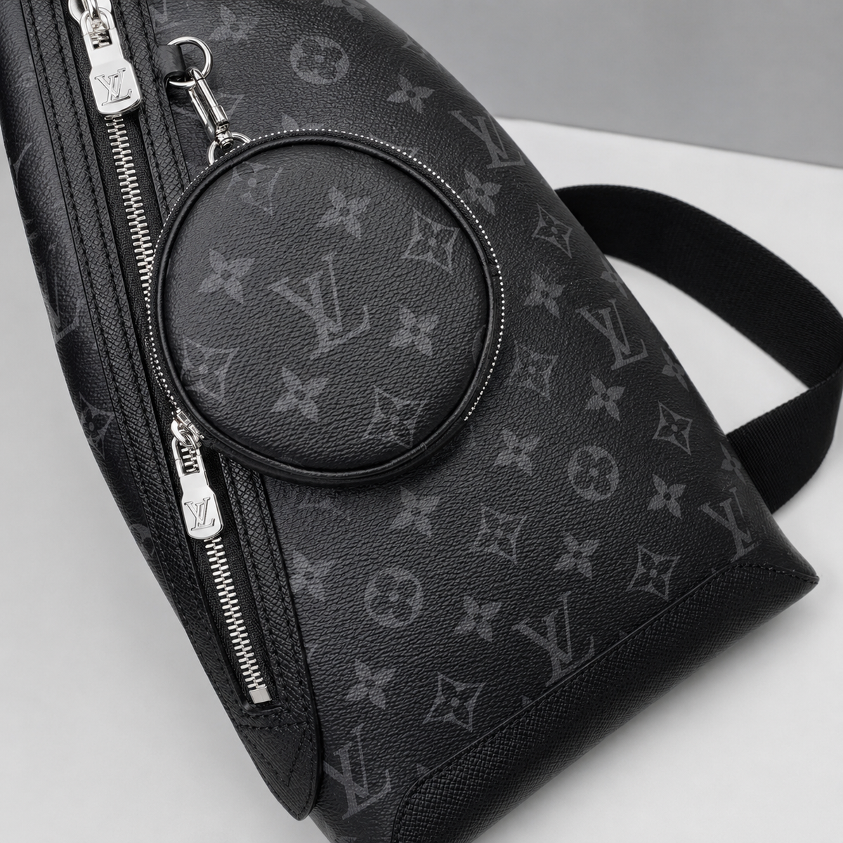 Minimalistische Crossbody-Brusttasche mit Pouch