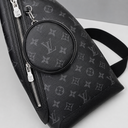 Minimalistische Crossbody-Brusttasche mit Pouch