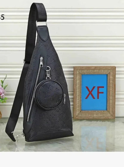 Minimalistische Crossbody-Brusttasche mit Pouch