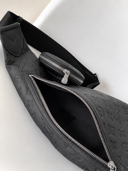 Minimalistische Crossbody-Brusttasche mit Pouch