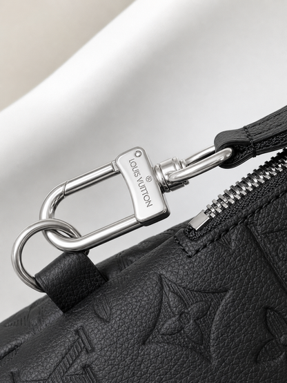 Minimalistische Crossbody-Brusttasche mit Pouch