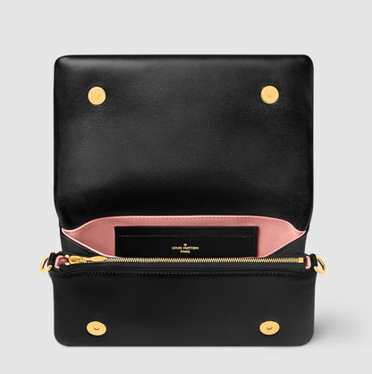 Pochette Coussin – Schwarzes Lammleder mit Monogramm – Originalansicht 3