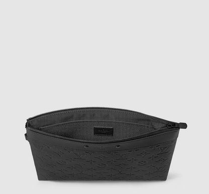Pochette To-Go Monogram Shadow Originalfoto 3