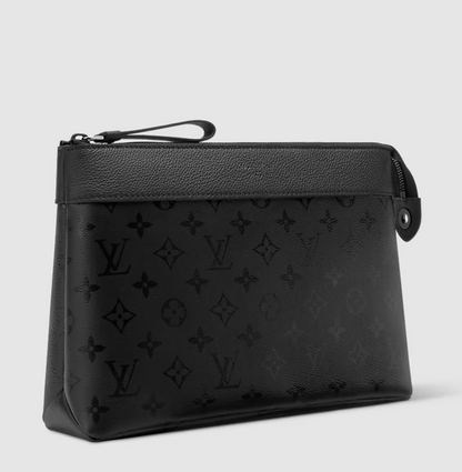 Detailansicht der schwarzen Pochette Voyage Midnight