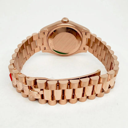 Rosé Éclat – Gehäuserückseite und geschlossenes Gliederarmband