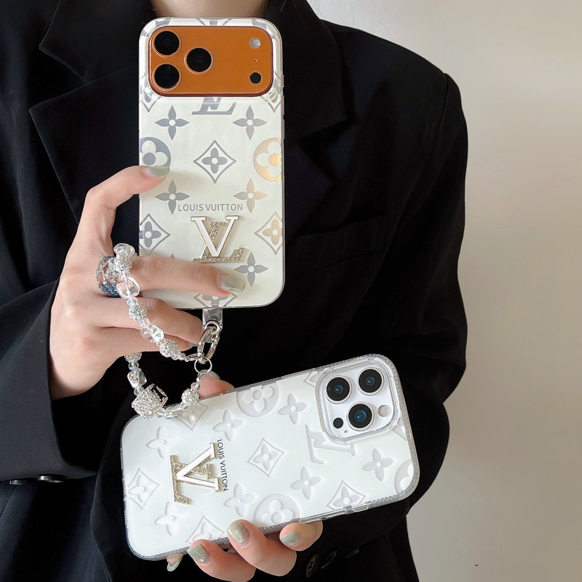 Crystal Monogram Hülle — Clear Elegance with a Sparkling Touch