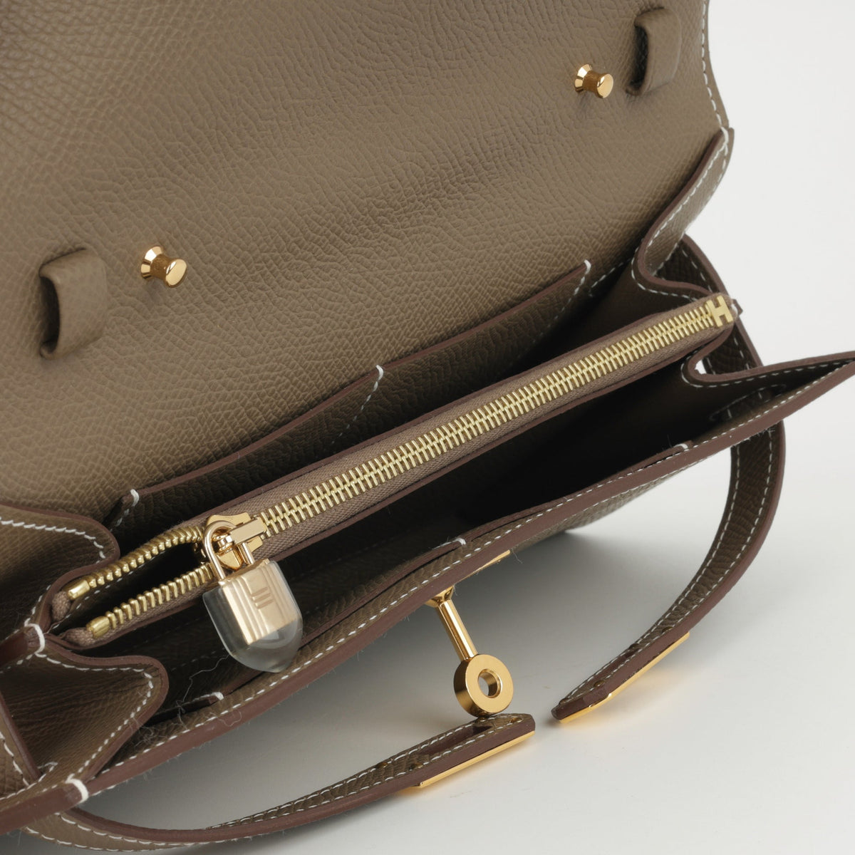 Élise To-Go Portemonnaie in Taupe – Originalansicht 3