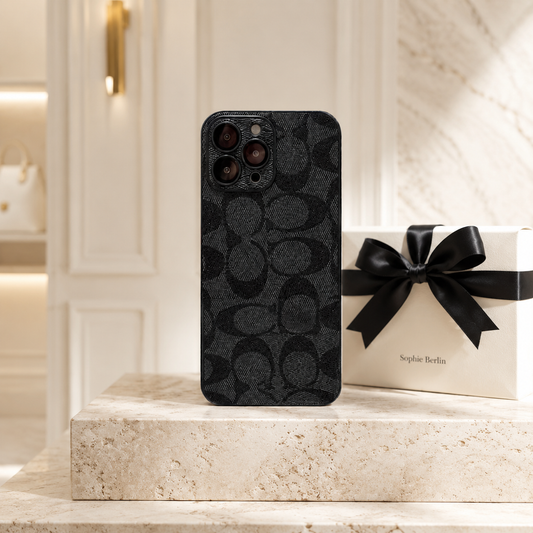 Schwarze iPhone-Hülle mit klassischem Muster – Sophie Berlin Luxusprofil