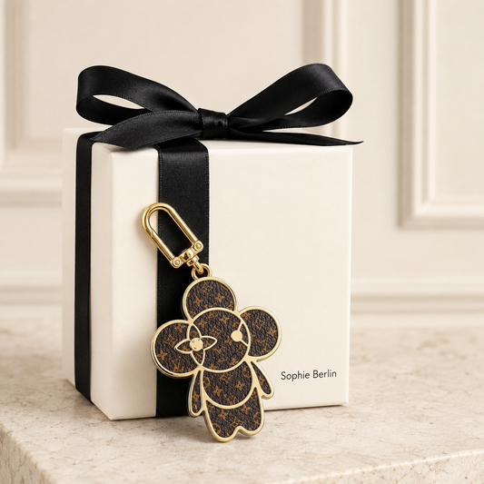 Eulen-Mini-Taschenanhänger mit goldfarbenem Clip – Sophie-Berlin-Luxusprofil