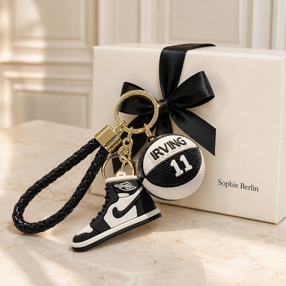 Mini-Sneaker-Schlüsselanhänger mit Basketball-Charm – Sophie-Berlin-Luxusprofil