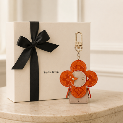 Plüsch-Sonnenblumenanhänger mit Figurenmotiv – Sophie-Berlin-Luxusprofil