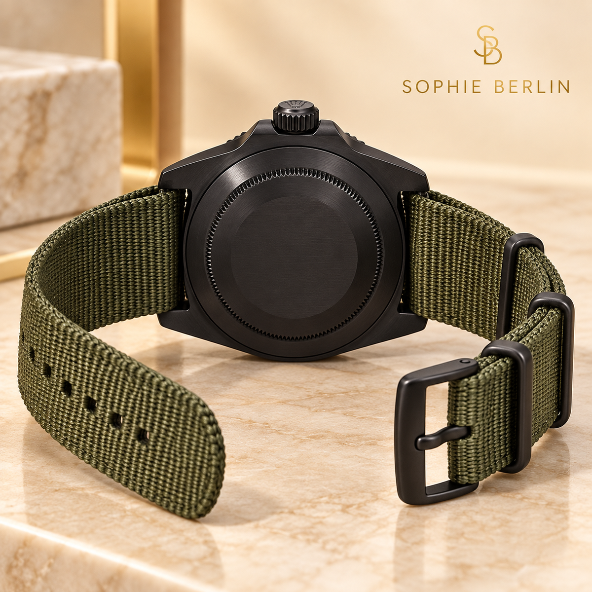 Marinus Textilband-Herrenuhr – geschlossener schwarzer Gehäuseboden und geöffnetes olivgrünes Band