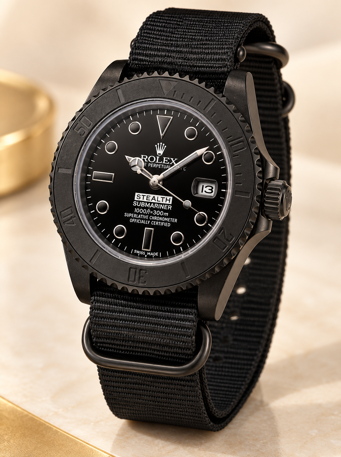 Marinus Stealth-Textilband Herrenuhr – Seitenansicht mit schwarzer Krone und Textilband